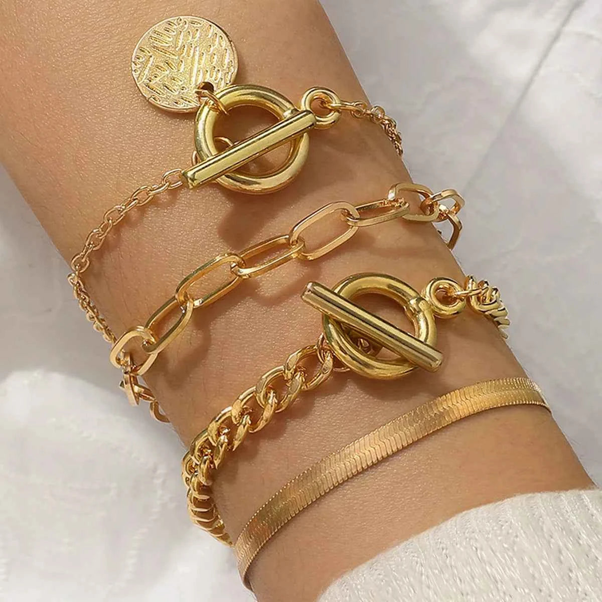 Set de 4 Pulseras de Eslabones y Cadena de Hueso de Serpiente en Tono Dorado – Estilo Minimalista y Versátil